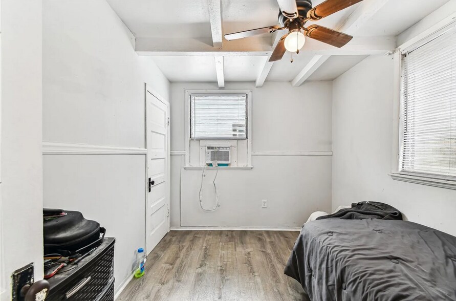 Building Photo - 1414 17th St W