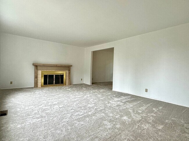 Building Photo - 14912 SE 46th Pl