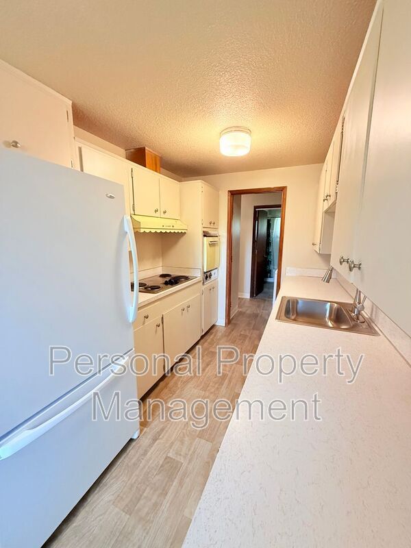 Building Photo - 700 Garrison Terrace