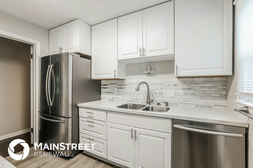 Building Photo - 9505 Newton Ave