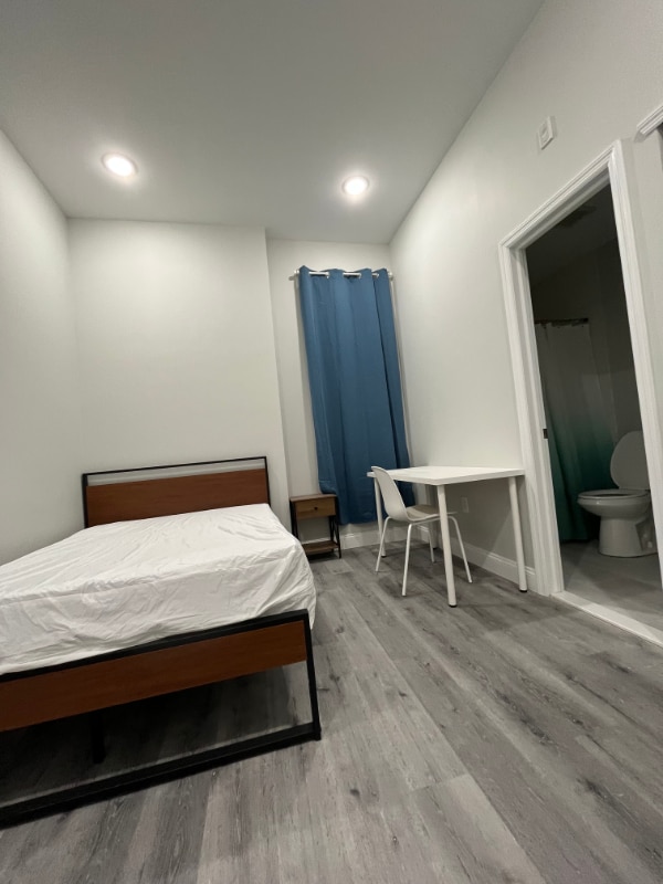 Building Photo - 106 S 42nd St