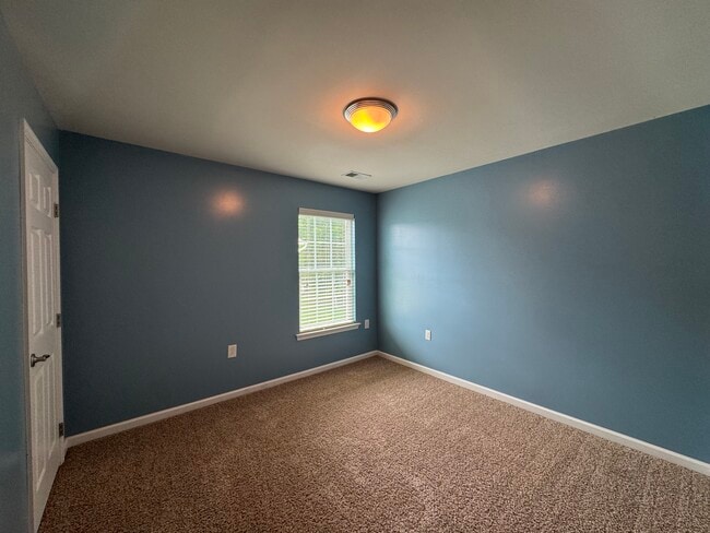 Building Photo - 624 Leonard Ln