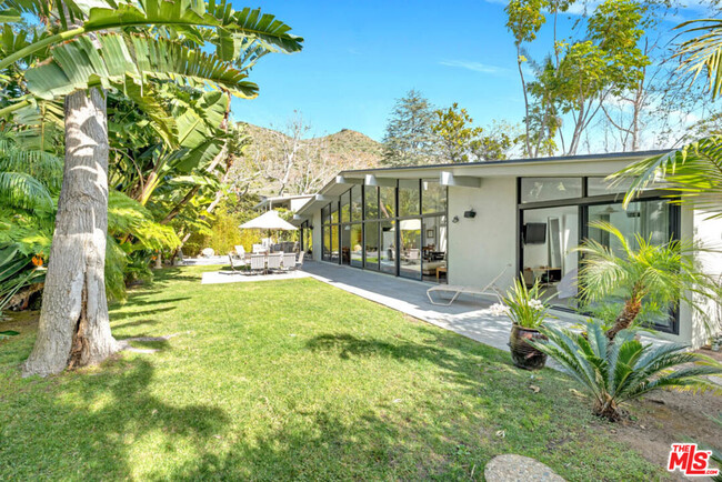 Building Photo - 30611 Las Estrellas Dr
