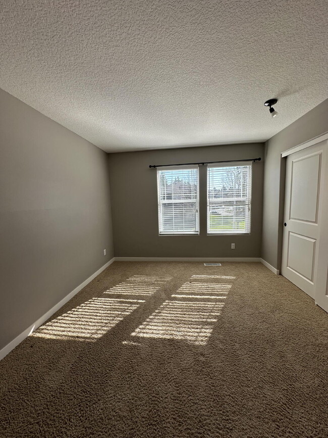 Building Photo - 3 Bed 2 1/2 Bath Wilsonville Gem ** $300 o...