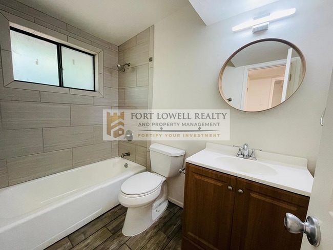 Building Photo - The Richey - 2 Bed / 1 Bath End Unit in Central Tucson!