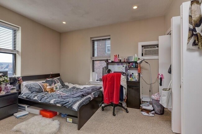 Building Photo - NO FEE - Renovated Two Bed Near Northeastern