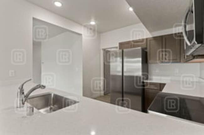 Building Photo - 209 S Grady Ln