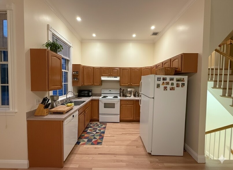 Building Photo - 82 6th St