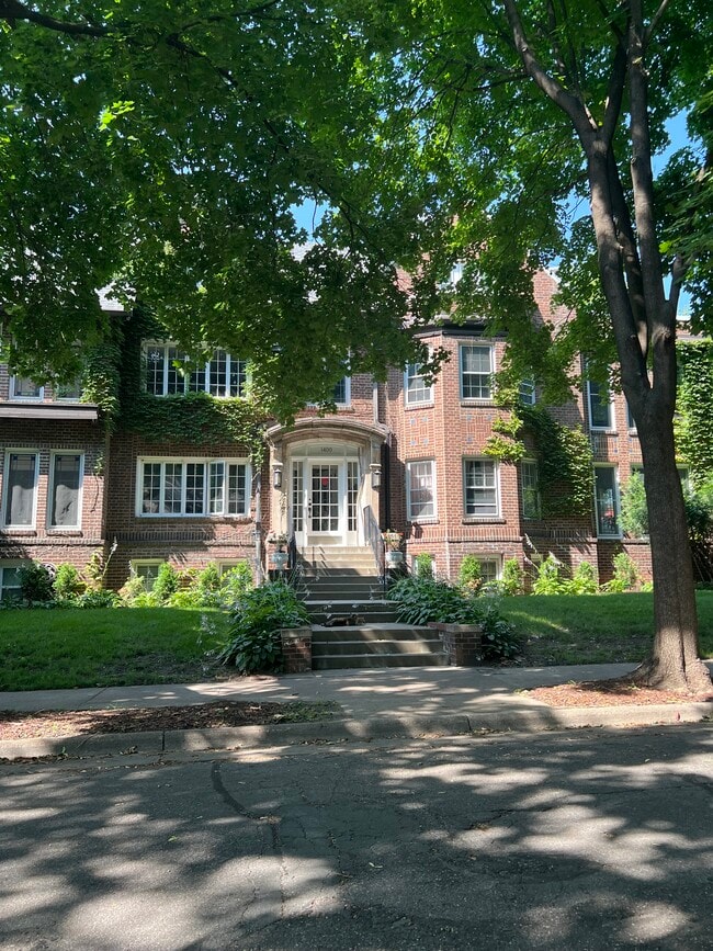 Building Photo - 1400 Lincoln Ave
