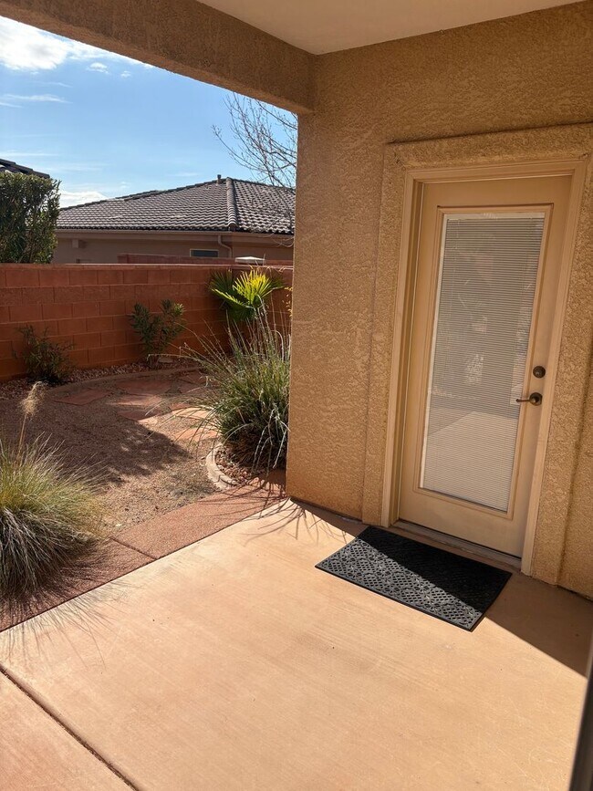 Building Photo - St. George Oasis