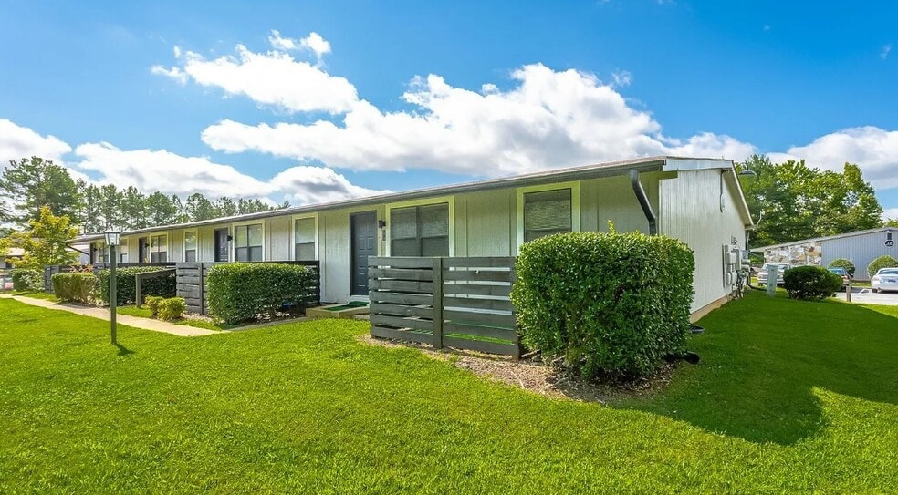 Building Photo - The Beverly Apartments