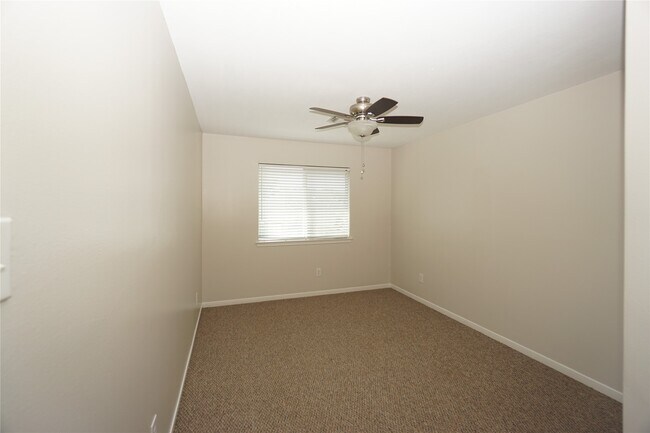 Building Photo - 2434 Ranch Hollow Ct