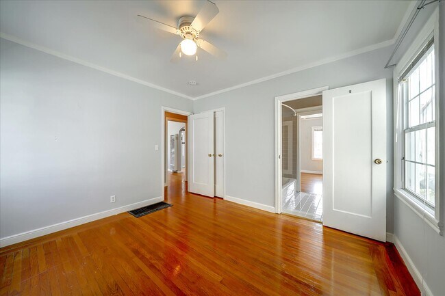 Building Photo - 3 Winchester Pl