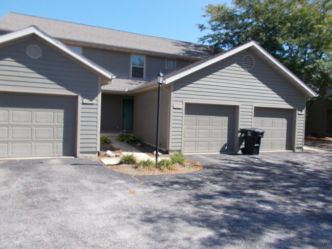 Main Entrance - 2015 Sterling Ct