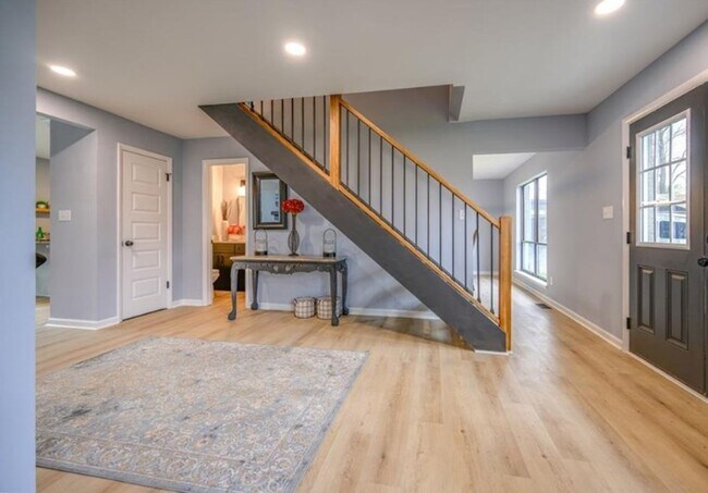 Building Photo - Fully renovated 4BR, 2.5BA home in the highly desired Great Neck Meadows!