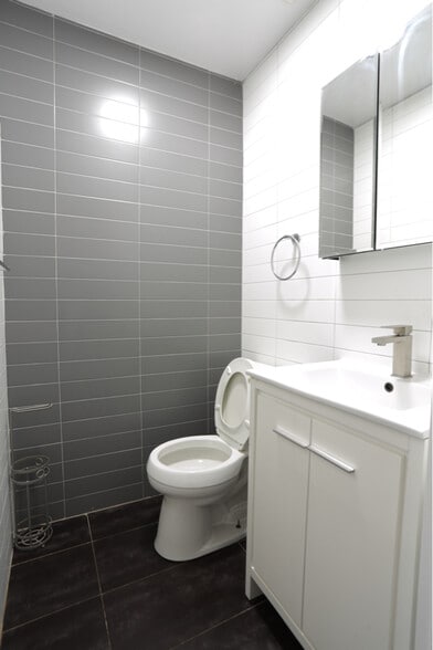 Building Photo - 385 Douglass St