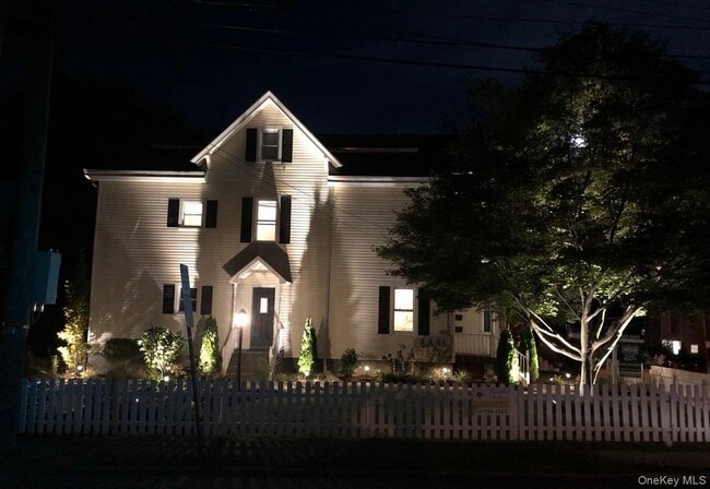 Building Photo - 196 Depew Ave