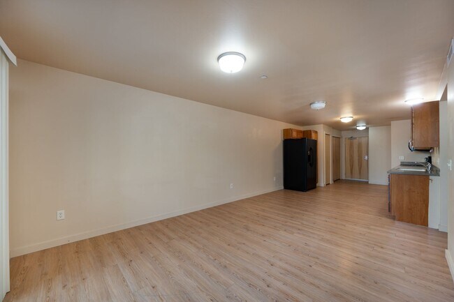 Building Photo - 228 S Cottonwood, Unit #110