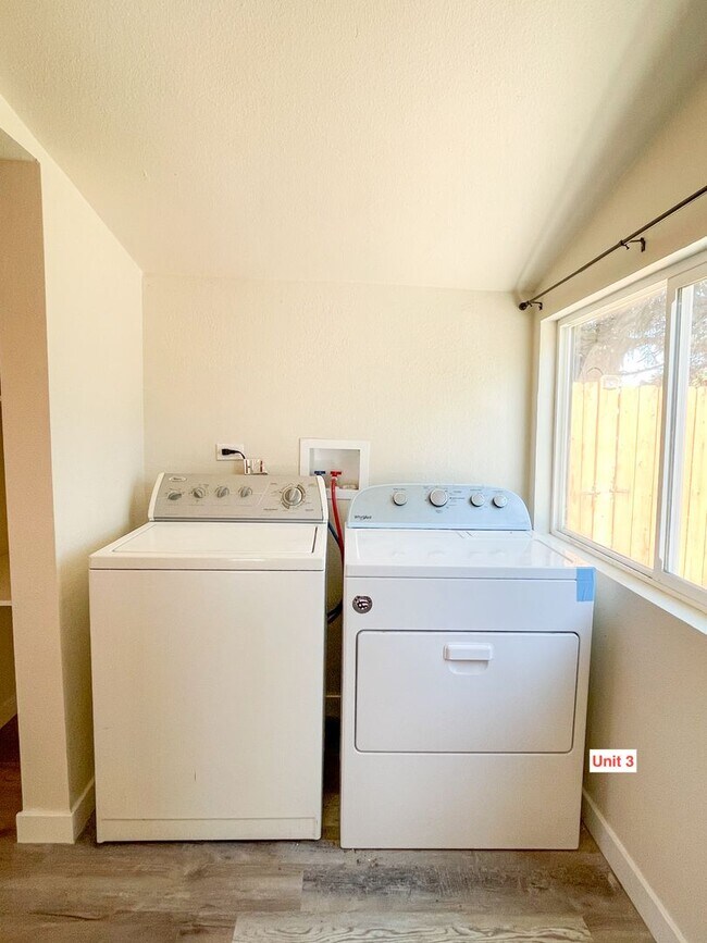 Building Photo - 1/2 off first months rent Totally Renovated Studio! AVAILABLE NOW!!