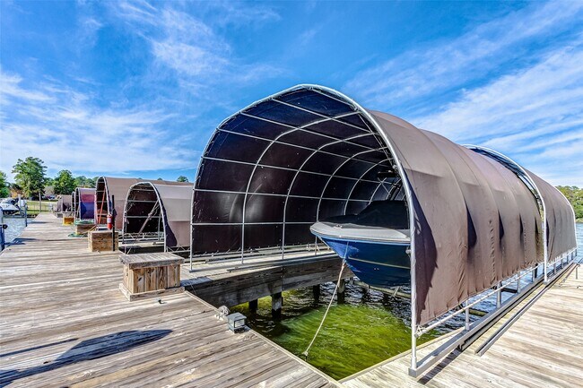 Building Photo - 17040 W Farm To Market 1097