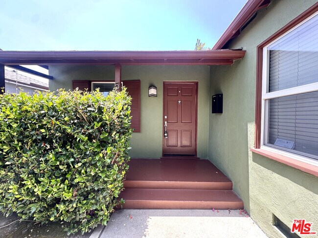 Primary Photo - 5153 Overland Ave