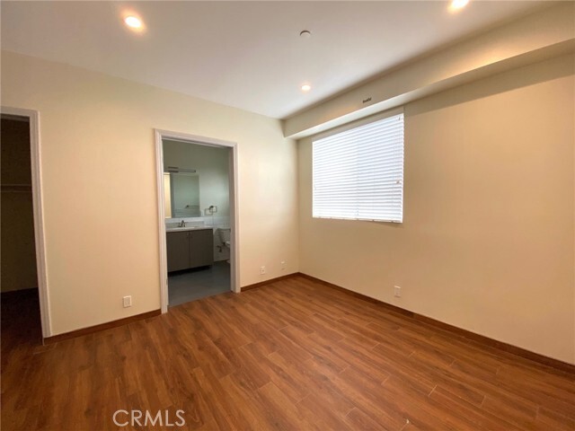 Building Photo - 953 Normandie Ave
