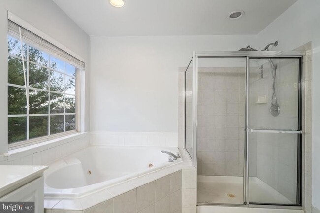 Building Photo - 8648 Royal Worcester Ln