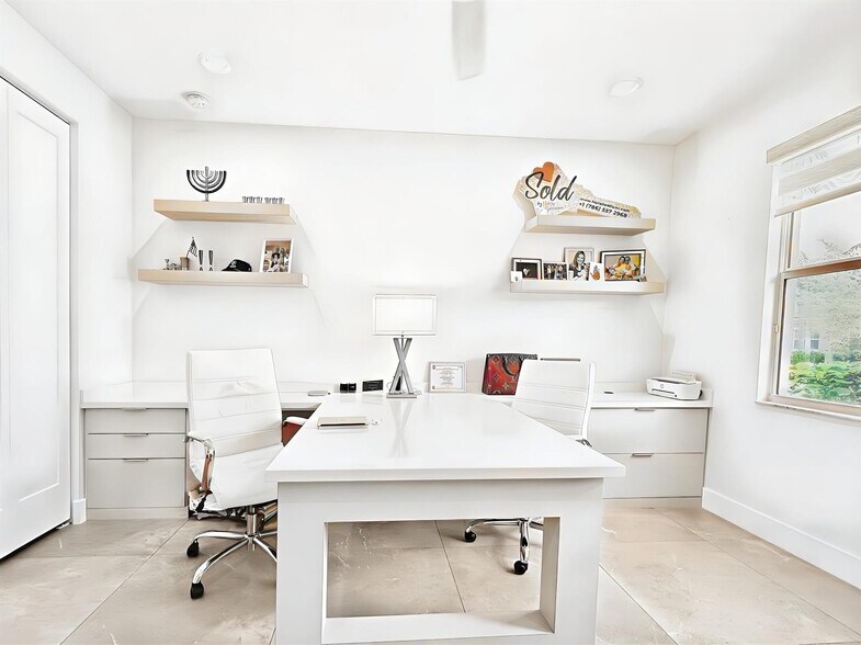 Building Photo - 15377 Green River Ct