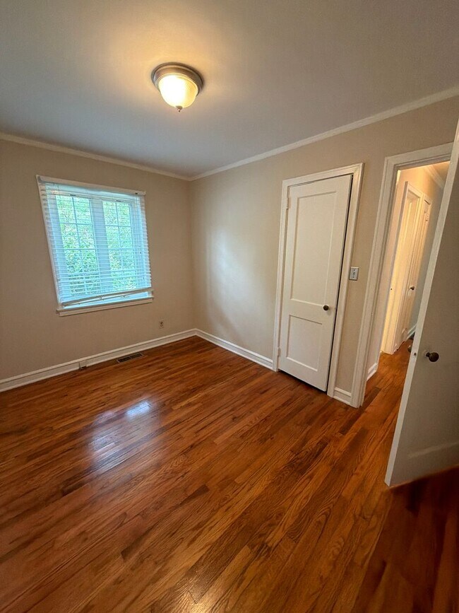Building Photo - 1818 Jameston Dr