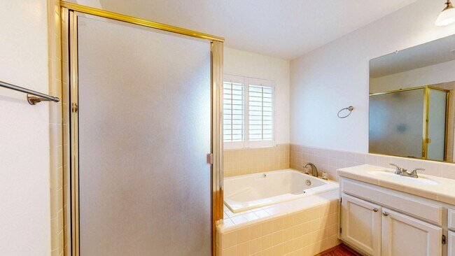 Building Photo - 7971 Oakmont Dr
