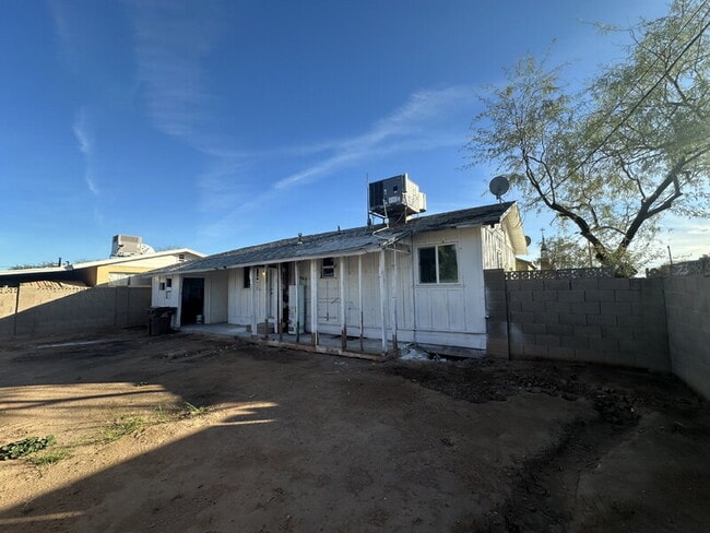 Building Photo - 390 W Lindbergh Ave