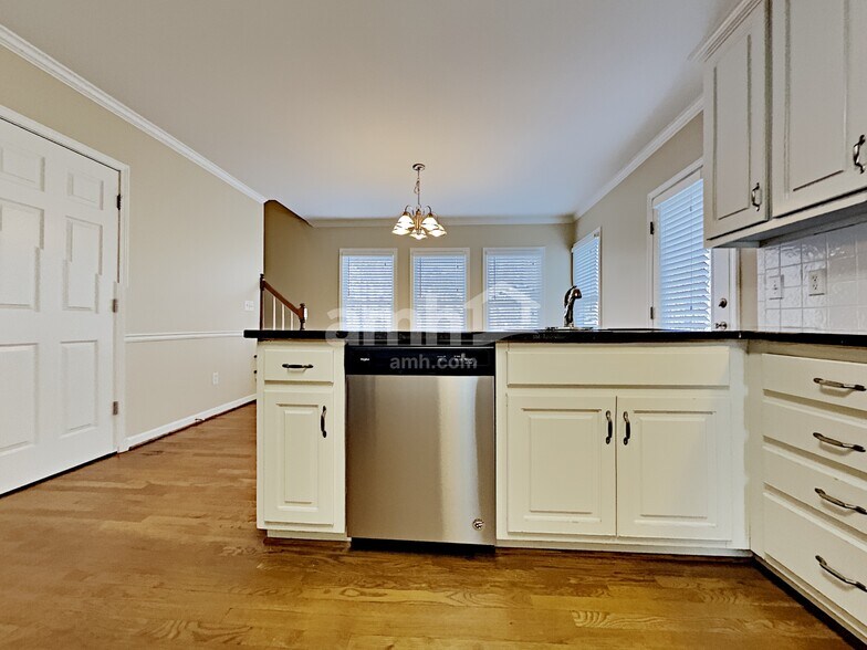 Building Photo - 708 Braidwood Ridge NW