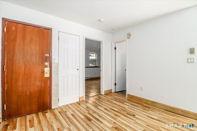 Building Photo - 171 Aspetuck Vlg