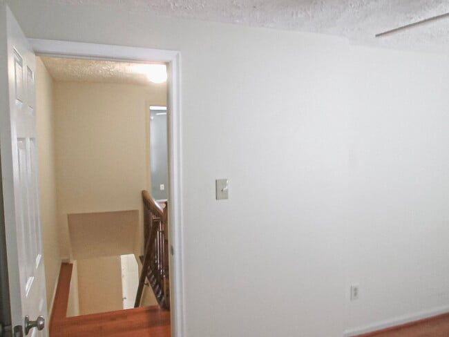 Building Photo - Lovely 2 Bedroom 2 Bathroom Townhome With ...