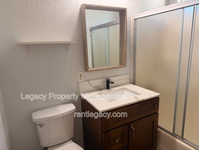 Building Photo - 7 Lancaster Cir