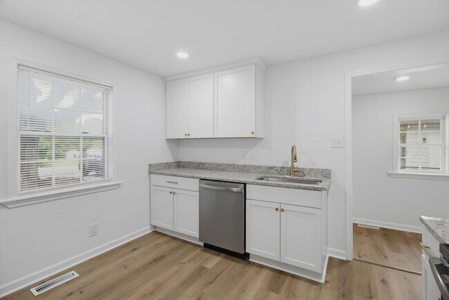 Building Photo - 931 Marlboro St