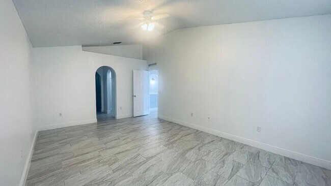 Building Photo - 729 Del Rio Way