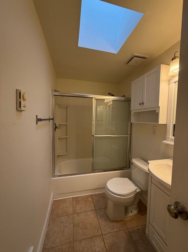 Building Photo - Charming Everett Rambler — 3 Bedrooms + Bonus Room