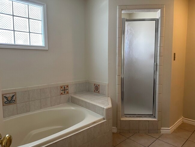 Building Photo - 223 Oriole Ln