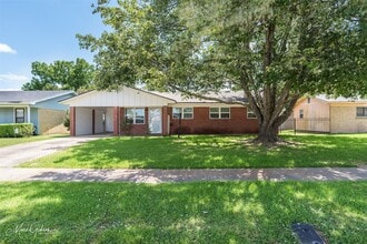 Building Photo - 1202 Wisteria St