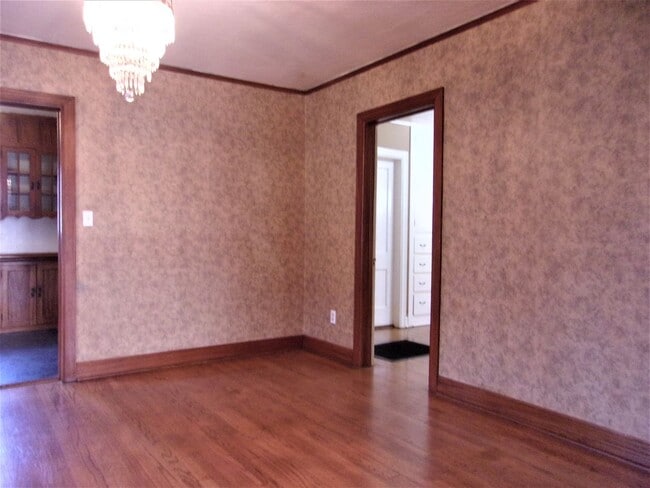 Building Photo - 3 BED 1 BATH TUDOR COTTAGE LAS VEGAS ADDIT...