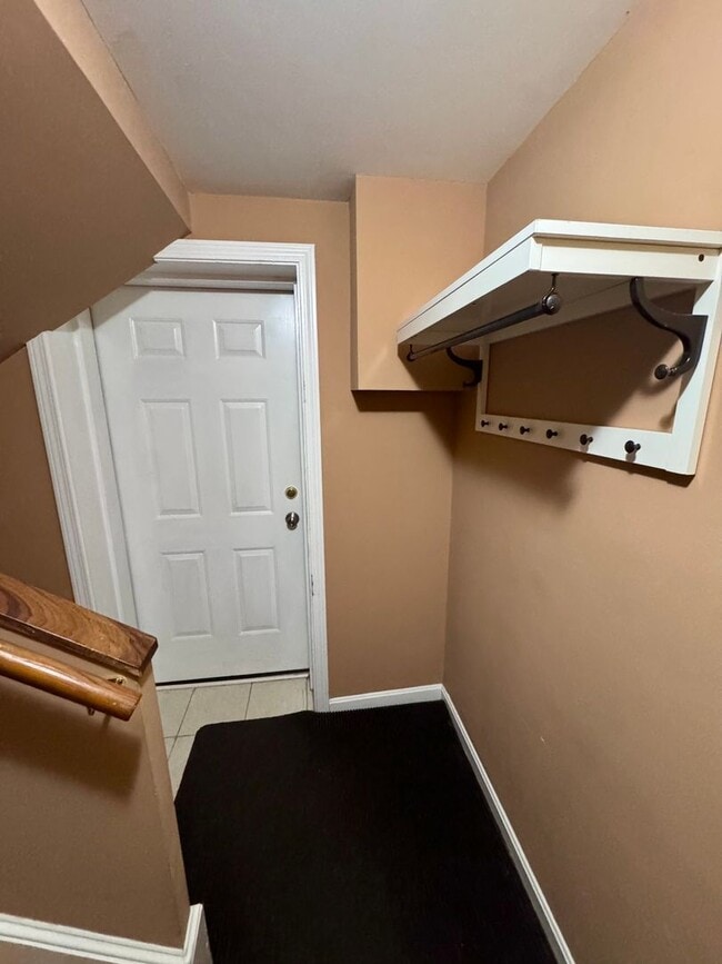 Building Photo - Two Bed Condo | Downtown Portsmouth | Off Street Parking | Washer/Dryer