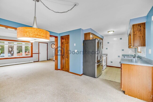 Building Photo - 20 Northwoods Cir