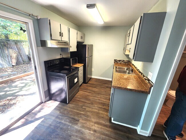 Building Photo - 815 Raleigh St