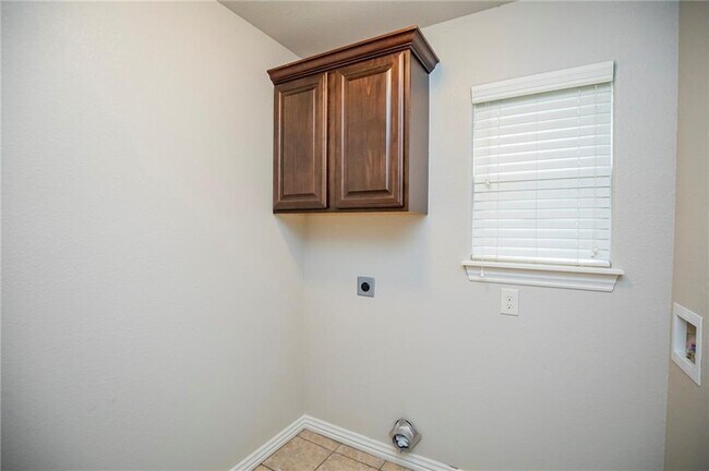 Building Photo - 6105 S 38th St