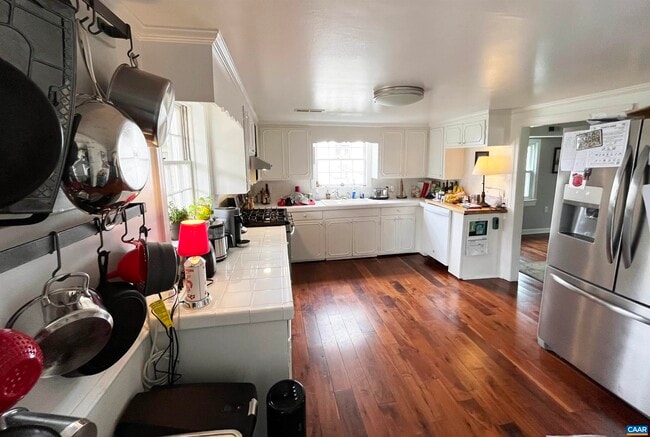 Building Photo - 211 5th St NW