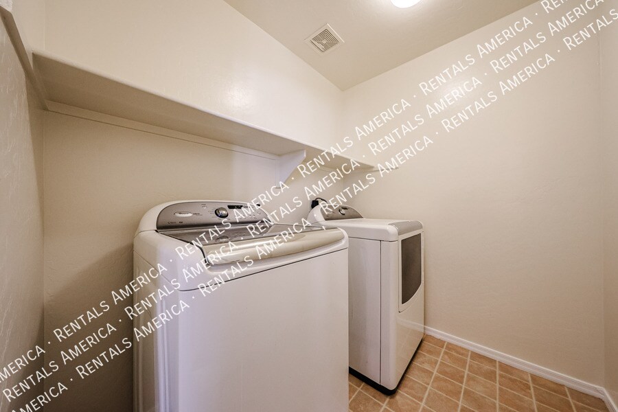 Building Photo - 528 W Mountain Sage Dr