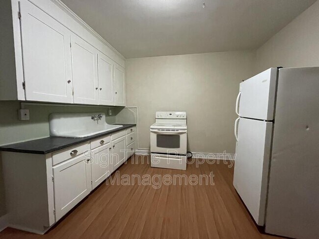 Building Photo - 48 E Franklin St