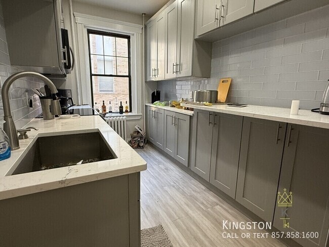 Building Photo - 370 Chestnut Hill Ave