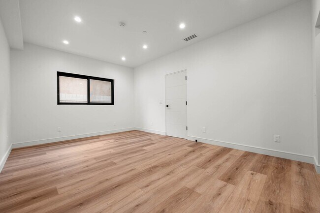 Building Photo - 1920 S Sherbourne Dr